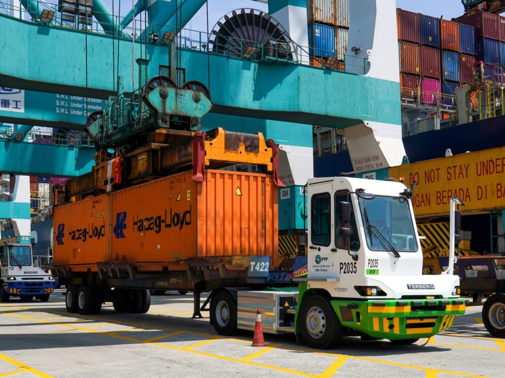 PORT OF TANJUNG PELEPAS COMMISSIONS MALAYSIA’S FIRST ELECTRIC PRIME MOVER FLEET logistics-buyer.com