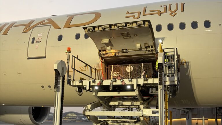 Bears being unloaded in Abu Dhabi logistics-buyer.com